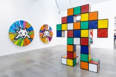 "Triple Trouble" exposition de Invader, Shepard Fairey et Damien Hirst à la Newport Street Gallery