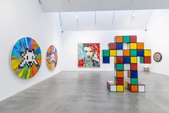 "Triple Trouble" exposition de Invader, Shepard Fairey et Damien Hirst à la Newport Street Gallery