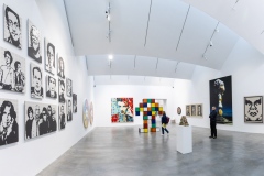 "Triple Trouble" exposition de Invader, Shepard Fairey et Damien Hirst à la Newport Street Gallery