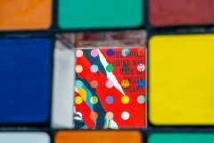 "Triple Trouble" exposition de Invader, Shepard Fairey et Damien Hirst à la Newport Street Gallery