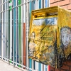 Pochoirs et affiches de C215 sur les murs de Vitry