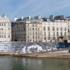 Affichage de JR sur l\'Île Saint-Louis à Paris dans le cadre de son projet