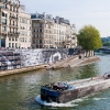 Affichage de JR sur l\'Île Saint-Louis à Paris dans le cadre de son projet