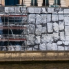 Affichage de JR sur l\'Île Saint-Louis à Paris dans le cadre de son projet