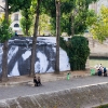 Affichage de JR sur l\'Île Saint-Louis à Paris dans le cadre de son projet