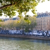 Affichage de JR sur l\'Île Saint-Louis à Paris dans le cadre de son projet