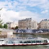 Affichage de JR sur l\'Île Saint-Louis à Paris dans le cadre de son projet