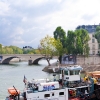 Affichage de JR sur l\'Île Saint-Louis à Paris dans le cadre de son projet