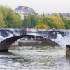 Affichage de JR sur l\'Île Saint-Louis à Paris dans le cadre de son projet