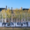 Affichage de JR sur l\'Île Saint-Louis à Paris dans le cadre de son projet