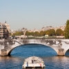 Affichage de JR sur l\'Île Saint-Louis à Paris dans le cadre de son projet