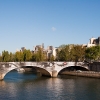 Affichage de JR sur l\'Île Saint-Louis à Paris dans le cadre de son projet