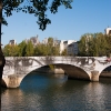 Affichage de JR sur l\'Île Saint-Louis à Paris dans le cadre de son projet