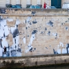 Affichage de JR sur l\'Île Saint-Louis à Paris dans le cadre de son projet