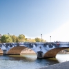 Affichage de JR sur l\'Île Saint-Louis à Paris dans le cadre de son projet