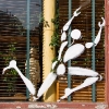 Mesnager et son bonhomme blanc sur les murs de Paris