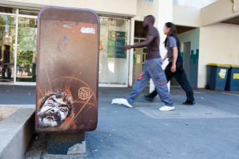 C215 - Vitry - Avenue de l'Abbé Roger Derry - Juillet 2011