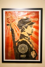 SHEPARD FAIREY - Au delà du street art. Exposition collective au Musée de la Poste du 28 novembre 2012 au 30 mars 2013. Sont représentés : C215, Banksy, Shepard Fairey, Invader, Dran, Ludo, L'Atlas, Rero, MissTic, Swoon et Vhils, mais aussi Jef Aérosol, Ernest Pignon-Ernest et Gérard Zlotykamien.