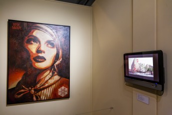 SHEPARD FAIREY - Au delà du street art. Exposition collective au Musée de la Poste du 28 novembre 2012 au 30 mars 2013. Sont représentés : C215, Banksy, Shepard Fairey, Invader, Dran, Ludo, L'Atlas, Rero, MissTic, Swoon et Vhils, mais aussi Jef Aérosol, Ernest Pignon-Ernest et Gérard Zlotykamien.