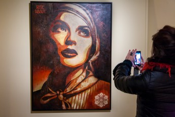 SHEPARD FAIREY - Au delà du street art. Exposition collective au Musée de la Poste du 28 novembre 2012 au 30 mars 2013. Sont représentés : C215, Banksy, Shepard Fairey, Invader, Dran, Ludo, L'Atlas, Rero, MissTic, Swoon et Vhils, mais aussi Jef Aérosol, Ernest Pignon-Ernest et Gérard Zlotykamien.