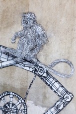 Monkey Bird pour la Nuit Blanche 2014. Work in progress. Carte blanche à Jef Aérosol qui a invité une dixaine d'artistes à la Halle Freyssinet - Paris 13è. Préparation des oeuvres pour la Nuit Blanche du samedi 4 octobre 2014.