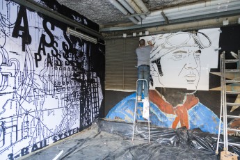 Stf Moscato pour la Nuit Blanche 2014. Work in progress. Carte blanche à Jef Aérosol qui a invité une dixaine d'artistes à la Halle Freyssinet - Paris 13è. Préparation des oeuvres pour la Nuit Blanche du samedi 4 octobre 2014.