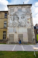 Vhils pour la Nuit Blanche du samedi 4 octobre 2014. Dans l'enceinte de l'Hôpital Necker - Paris 07è.