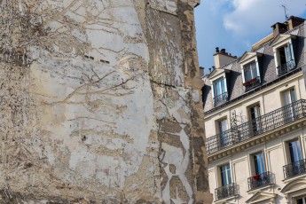 Vhils pour la Nuit Blanche du samedi 4 octobre 2014. Dans l'enceinte de l'Hôpital Necker - Paris 07è.