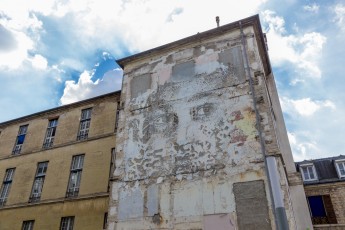 Vhils pour la Nuit Blanche du samedi 4 octobre 2014. Dans l'enceinte de l'Hôpital Necker - Paris 07è.