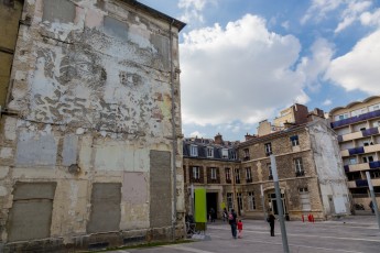 Vhils pour la Nuit Blanche du samedi 4 octobre 2014. Dans l'enceinte de l'Hôpital Necker - Paris 07è.