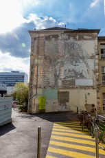 Vhils pour la Nuit Blanche du samedi 4 octobre 2014. Dans l'enceinte de l'Hôpital Necker - Paris 07è.