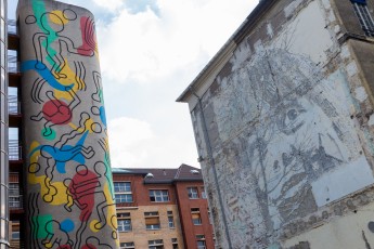 Vhils pour la Nuit Blanche du samedi 4 octobre 2014. Dans l'enceinte de l'Hôpital Necker - Paris 07è.