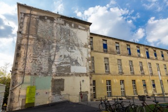 Vhils pour la Nuit Blanche du samedi 4 octobre 2014. Dans l'enceinte de l'Hôpital Necker - Paris 07è.