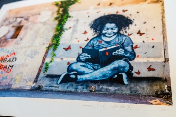 "La Petite Lectrice" de Jef Aérosol, en tirage pigmentaire pour l'Oeil Ouvert à partir d'une de mes photos prisent à Aubervilliers lors de l'Insitu Art Festival.