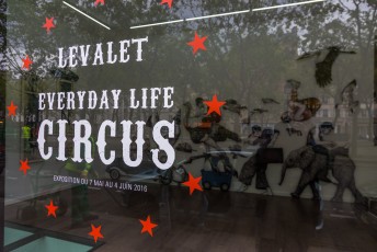 "Everyday Life Circus" exposition de Levalet à la galerie Openspace du 7 mai au 4 juin 2016