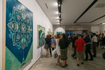 "Earth Crisis" exposition de Shepard Fairey à la galerie Itinerrance du 24 juin au 30 juillet 2016. Vernissage d'anthologie le vendredi 24 avec Shepard, son équipe et Slimkid et le DJ Z-Trip pour l'ambiance musicale (après le passage aux platines de Shepard)