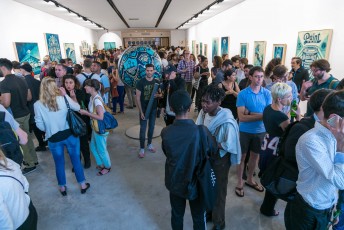 "Earth Crisis" exposition de Shepard Fairey à la galerie Itinerrance du 24 juin au 30 juillet 2016. Vernissage d'anthologie le vendredi 24 avec Shepard, son équipe et Slimkid et le DJ Z-Trip pour l'ambiance musicale (après le passage aux platines de Shepard)