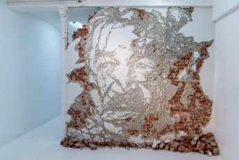 "Fragments urbains" exposition de Vhils à la galerie Magda Danysz du 19 mai au 29 juillet 2018