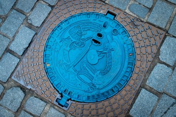 Alëxone - Plaque d'égout - Nancy - Septembre 2022