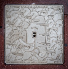 Alëxone - Plaque d'égout - Nancy - Septembre 2022