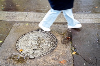 Alëxone - Plaque d'égout - Nancy - Septembre 2022