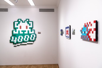 "4000" exposition de Space Invader à la galerie Over the Influence du 10 décembre 2022 au 22 janvier 2023