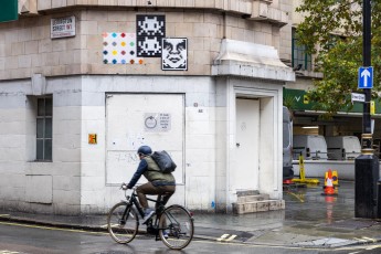 LDN-163 - Triple Trouble - Soho - Londres