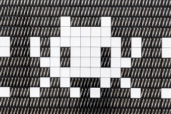 "Triple Trouble" exposition de Invader, Shepard Fairey et Damien Hirst à la Newport Street Gallery du 10 octobre 2025 au 29 mars 2026