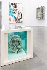 "Triple Trouble" exposition de Invader, Shepard Fairey et Damien Hirst à la Newport Street Gallery du 10 octobre 2025 au 29 mars 2026