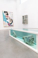 "Triple Trouble" exposition de Invader, Shepard Fairey et Damien Hirst à la Newport Street Gallery du 10 octobre 2025 au 29 mars 2026