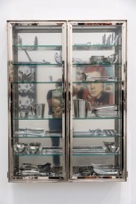 "Triple Trouble" exposition de Invader, Shepard Fairey et Damien Hirst à la Newport Street Gallery du 10 octobre 2025 au 29 mars 2026