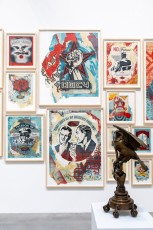 "Triple Trouble" exposition de Invader, Shepard Fairey et Damien Hirst à la Newport Street Gallery du 10 octobre 2025 au 29 mars 2026