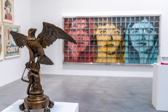 "Triple Trouble" exposition de Invader, Shepard Fairey et Damien Hirst à la Newport Street Gallery du 10 octobre 2025 au 29 mars 2026