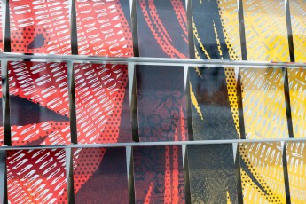 "Triple Trouble" exposition de Invader, Shepard Fairey et Damien Hirst à la Newport Street Gallery du 10 octobre 2025 au 29 mars 2026